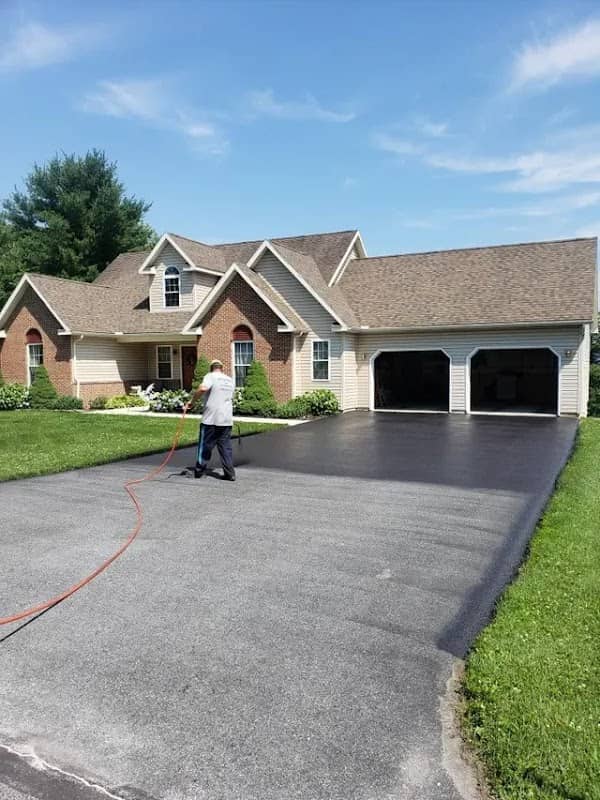 Photograph published by Grounders Property Maintenance on its own Google listing