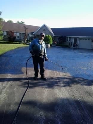 Photograph published by Pete's Driveway Sealing & Repairs on its own Google listing