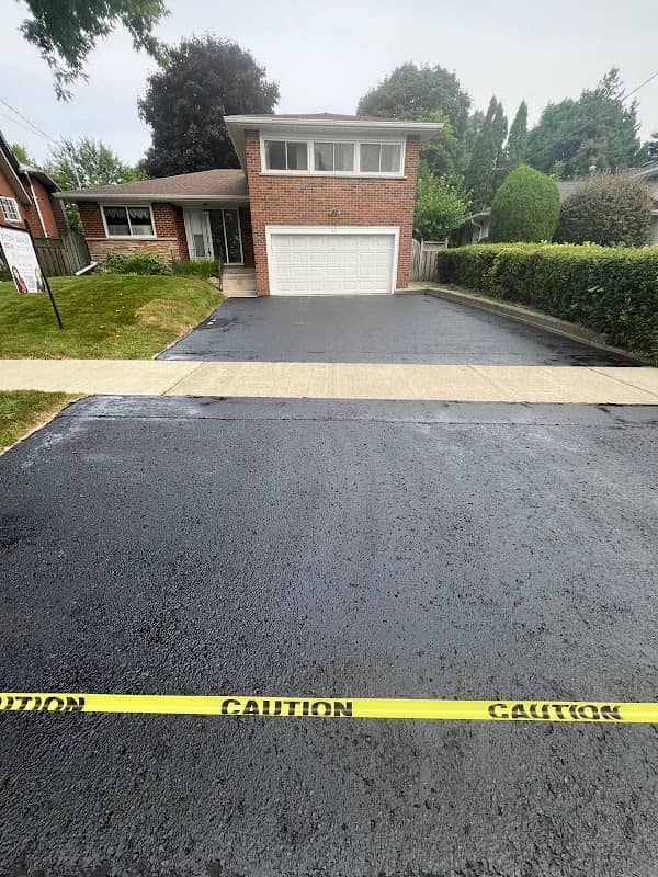 Photograph published by Vitcan Asphalt Sealing on its own Google listing